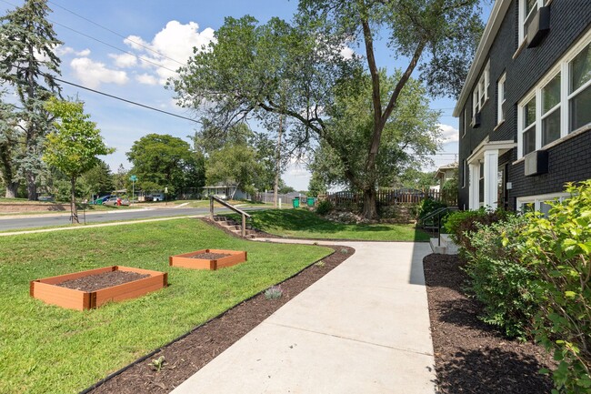 Building Photo - Remodeled L&E Apartments