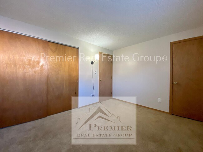 Building Photo - 2366 Lexington Village Ln