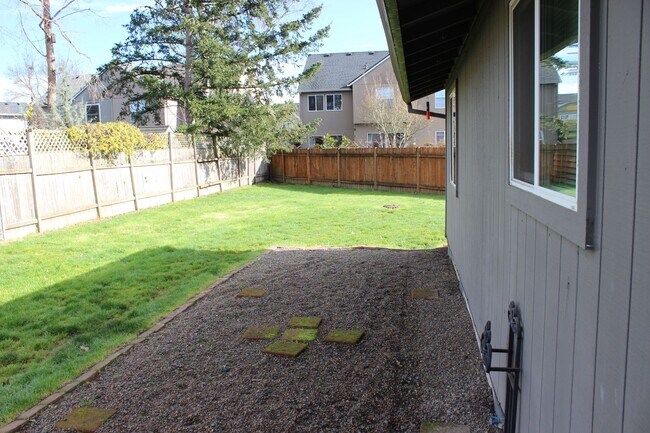 Building Photo - Cute single level, three bedroom home on quiet cul-de-sac in Hillsboro