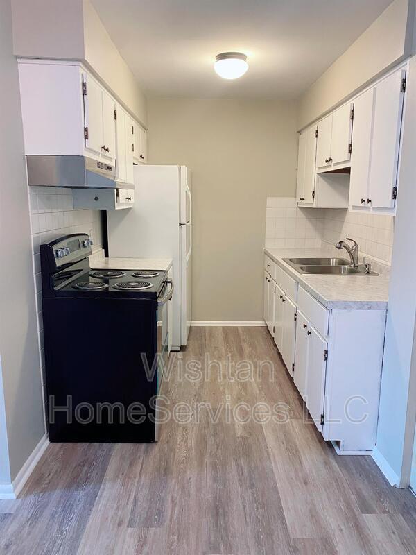 Foto del edificio - 204 Charleston Blvd