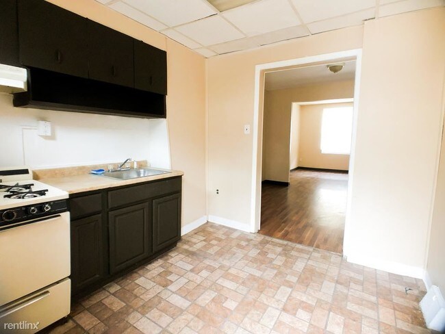 Foto del edificio - 2 br, 1 bath Apartment - 2219 Winton St