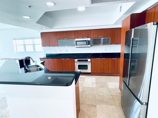 Foto del edificio - 3 br, 3.5 bath House - 14951 Royal Oaks Ln...