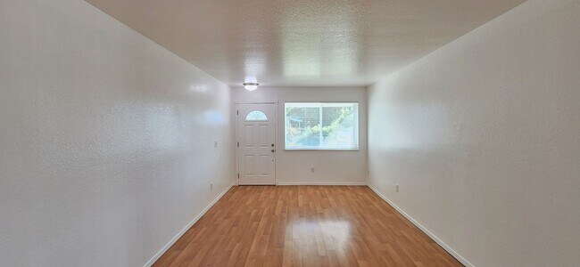 Foto del edificio - 901-903 Rood Ave