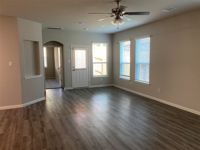 Foto del edificio - 22826 Ephesus Ave