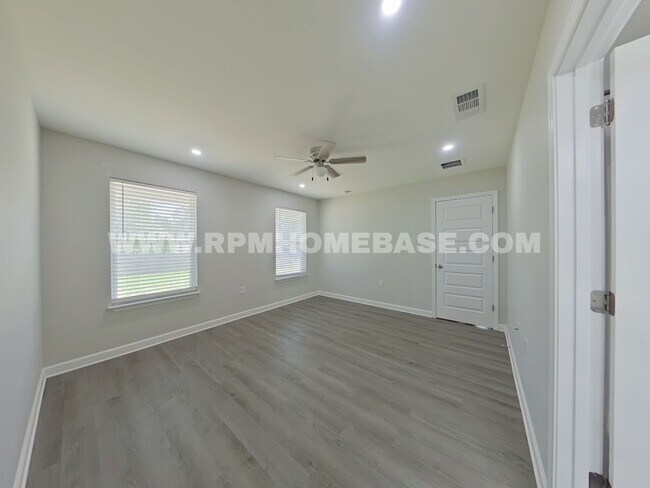 Foto del edificio - Beautiful Newer Home in Crestview with Modern Amenities