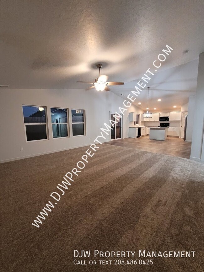 Foto del edificio - 16875 N Lowerfield Loop