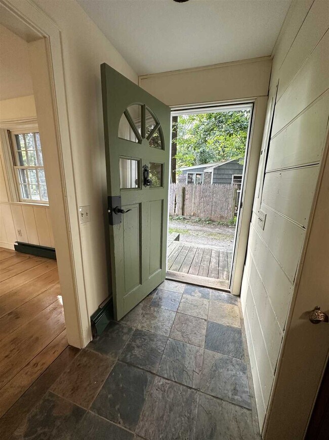 Foto del edificio - 112 PINE TREE