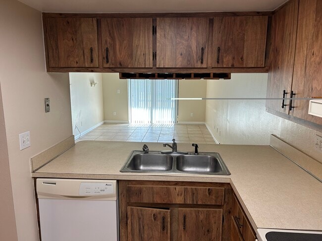 Building Photo - 435 Catamaran Dr