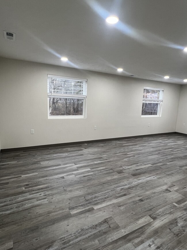 Building Photo - 201 Kathleen Dr