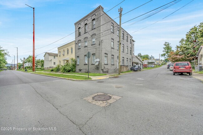 Foto del edificio - 717 Mill St
