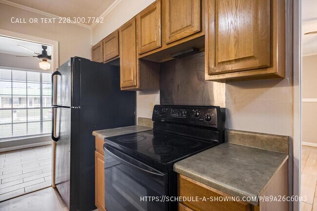 Foto del edificio - 4802 Bel Meade Cir