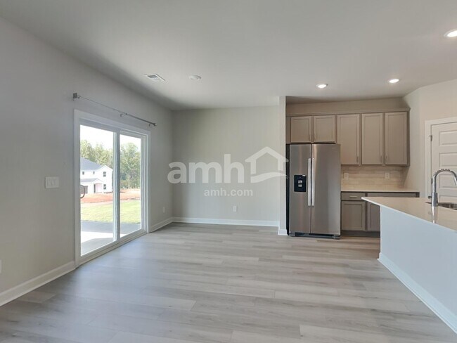 Foto del edificio - 305 Granby Trl