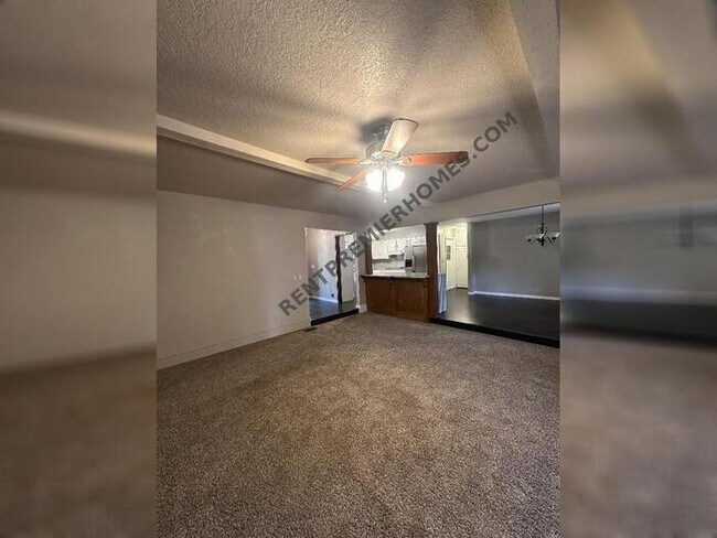 Foto del edificio - 2113 Raintree Rd