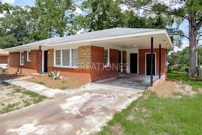 Foto del edificio - REDUCED! - NOW OFFERING HALF OFF FIRST FUL...