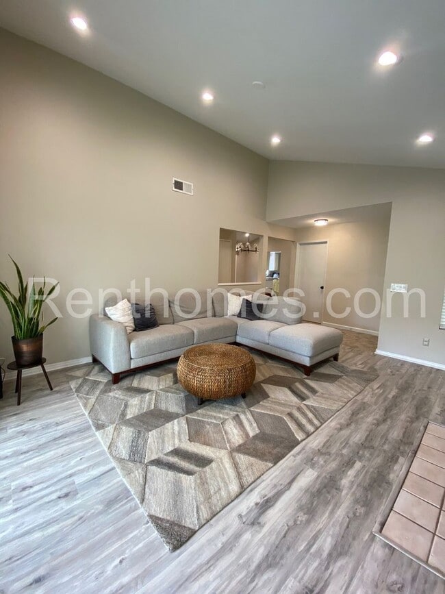 Building Photo - Carmel Mt Ranch, 10346 Rancho Carmel Rd, G...