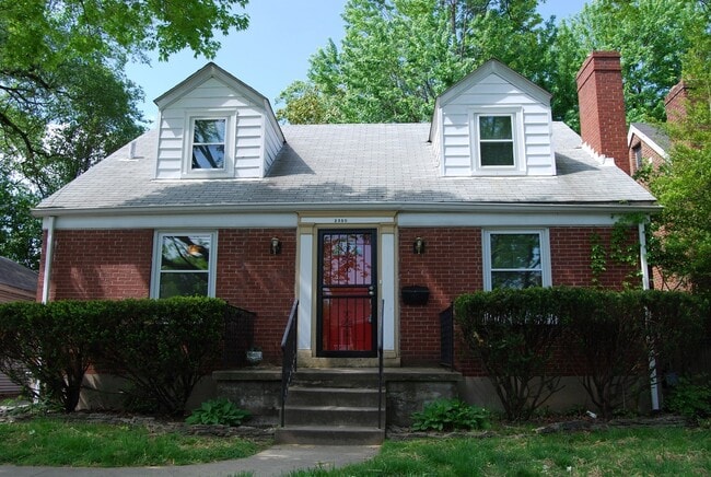 Building Photo - 4+ Bedroom Home Located Near UofL Campus