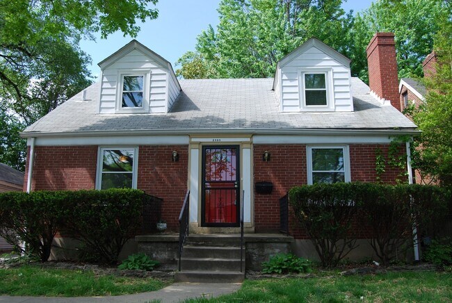 Foto del edificio - 4+ Bedroom Home Located Near UofL Campus