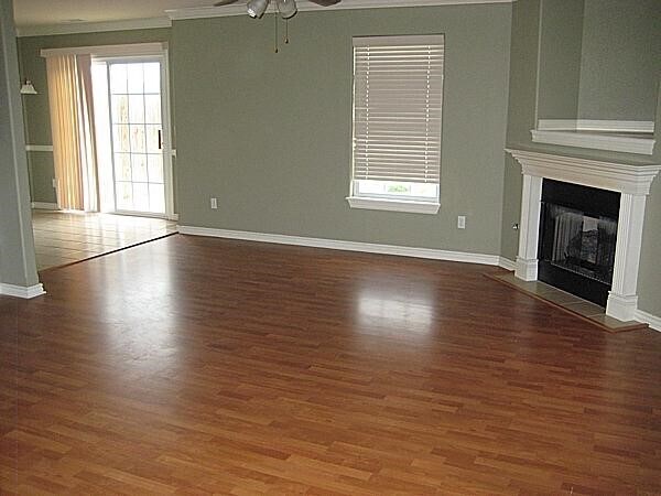 Foto del edificio - 1015 Oakwood Ln