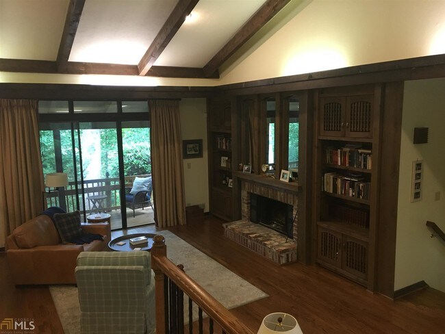 Building Photo - 3376 Fairway Dr