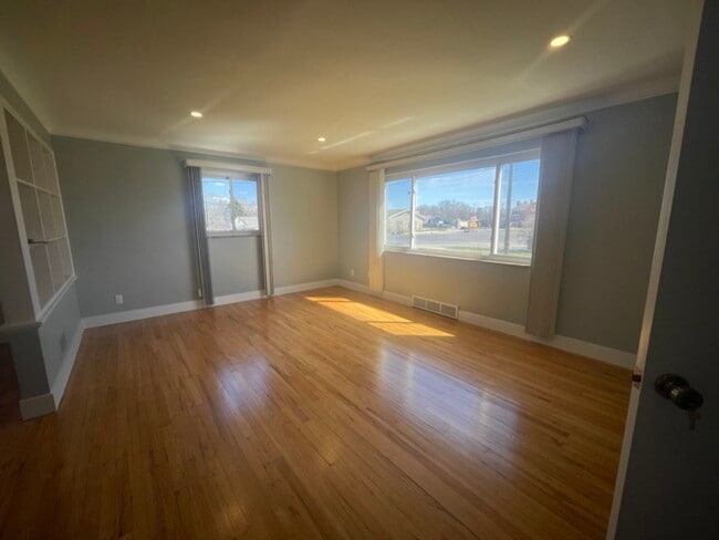 Building Photo - 5706 Grace Ave