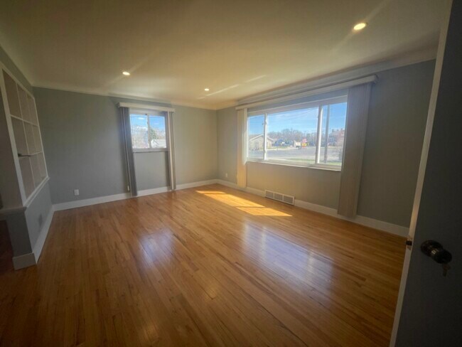 Foto del edificio - 5706 Grace Ave