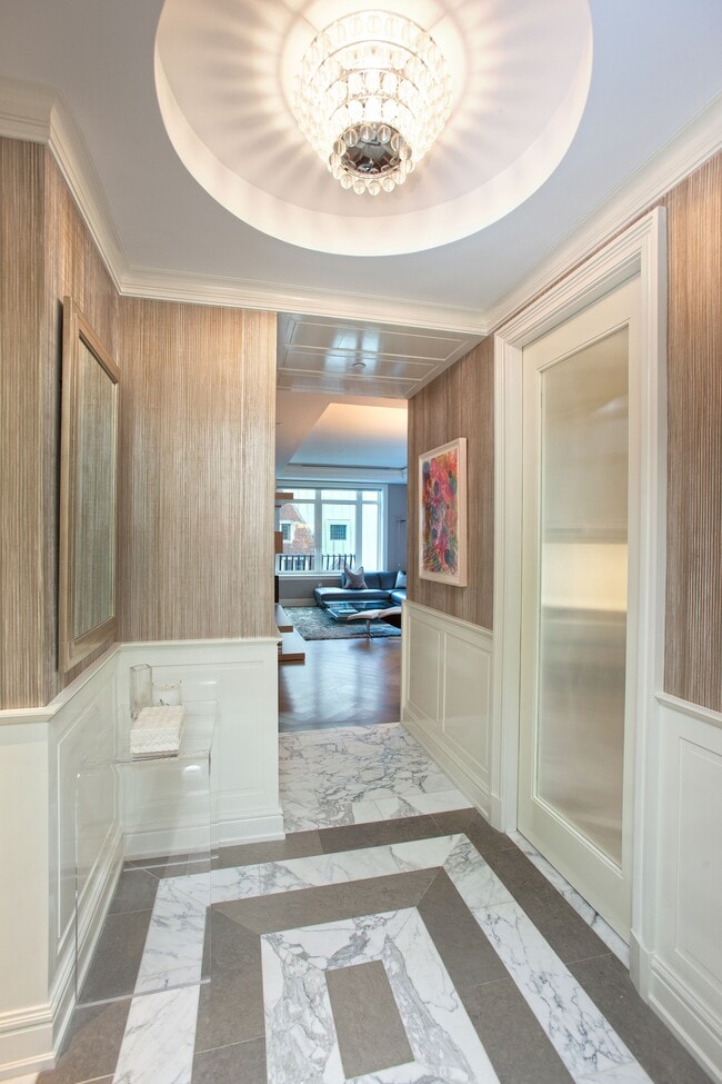 Building Photo - 132A E 65th St