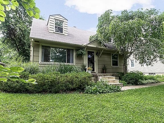 Front of house - 224 Colonial Ave