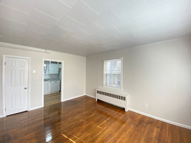 Building Photo - 118 Locust St