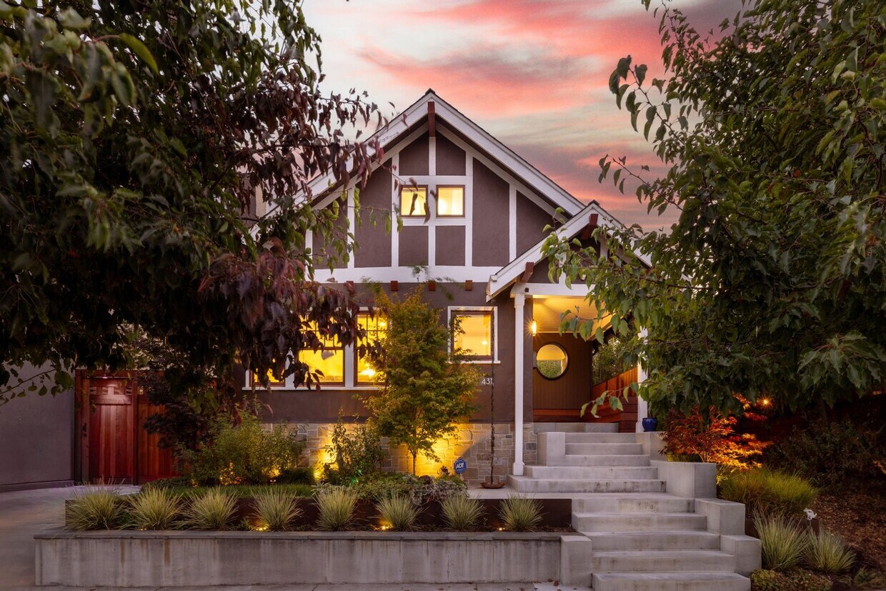 Primary Photo - Wonderful Rockridge Home for Lease