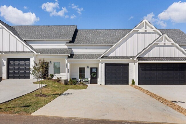 Building Photo - NEW 2 Bedroom Townhome in Cleveland!