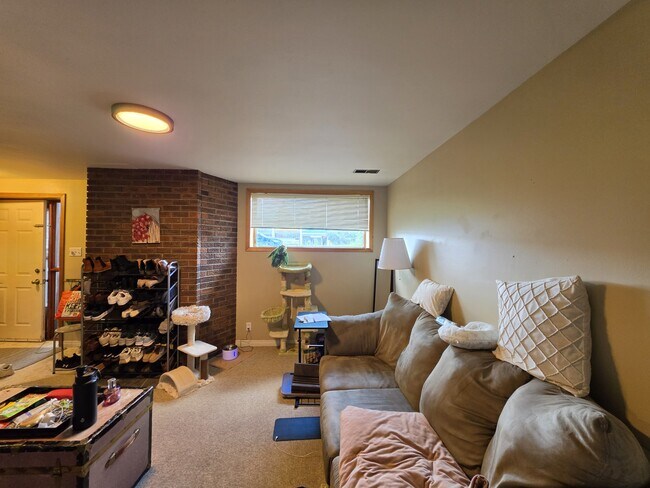 Photo du bâtiment - 1704-1748 48 Ave SW