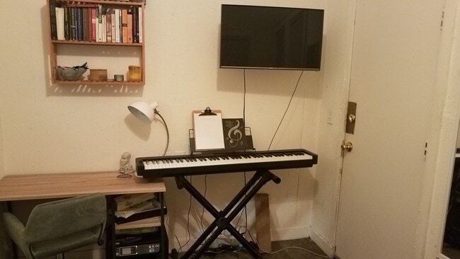 Building Photo - Historic 1 Bedroom, 1 Bathroom Duplex (wit...