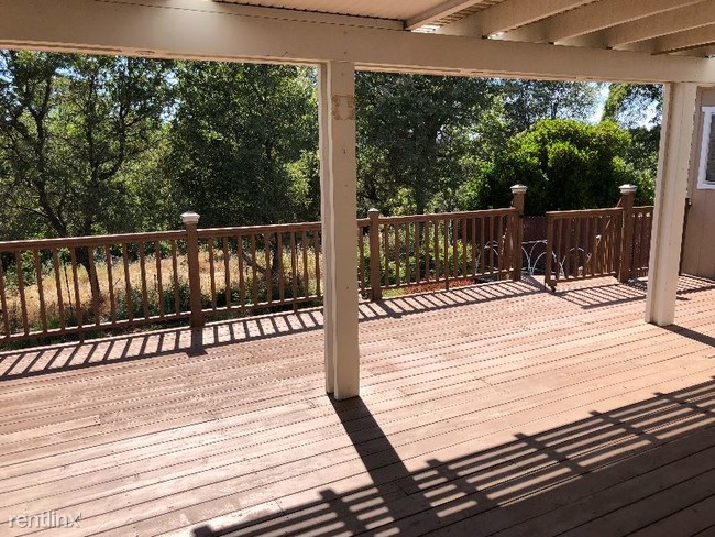 Building Photo - 3 br, 1.5 bath House - 10231 Buena Vista Dr