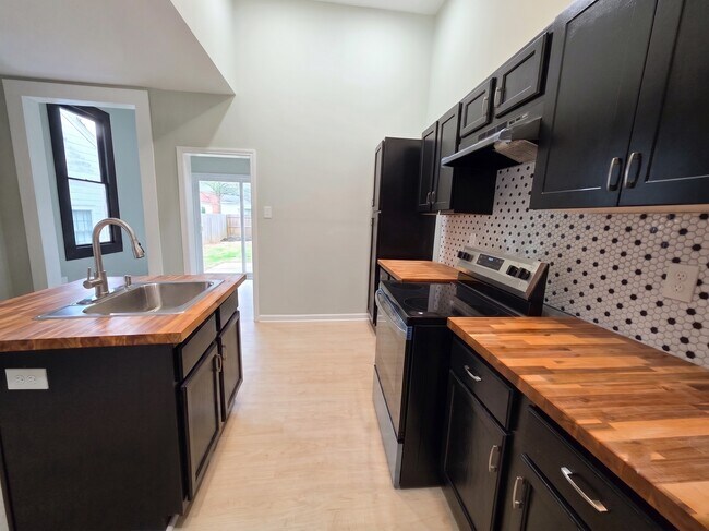 Building Photo - McDonough Duplex