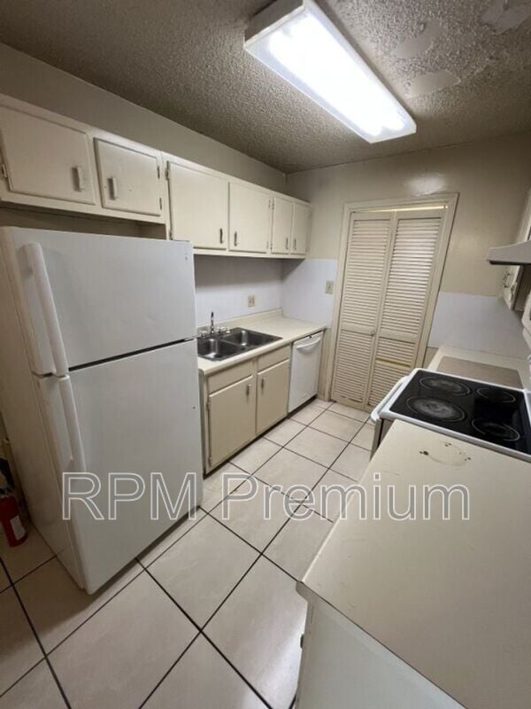 Foto del edificio - 5170 Weston