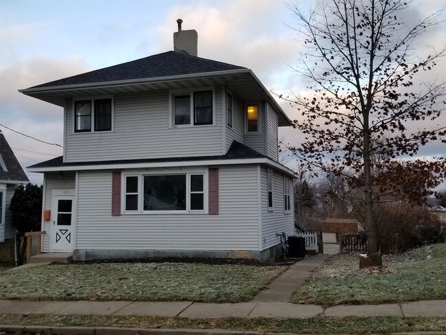 Building Photo - 1280 Belmont St