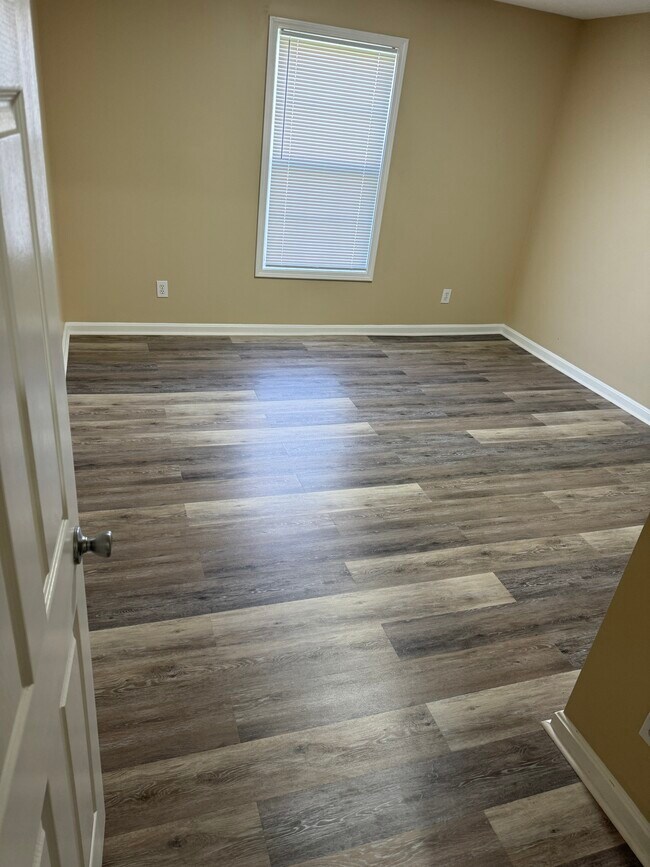 Building Photo - 92 Apple Tree Way