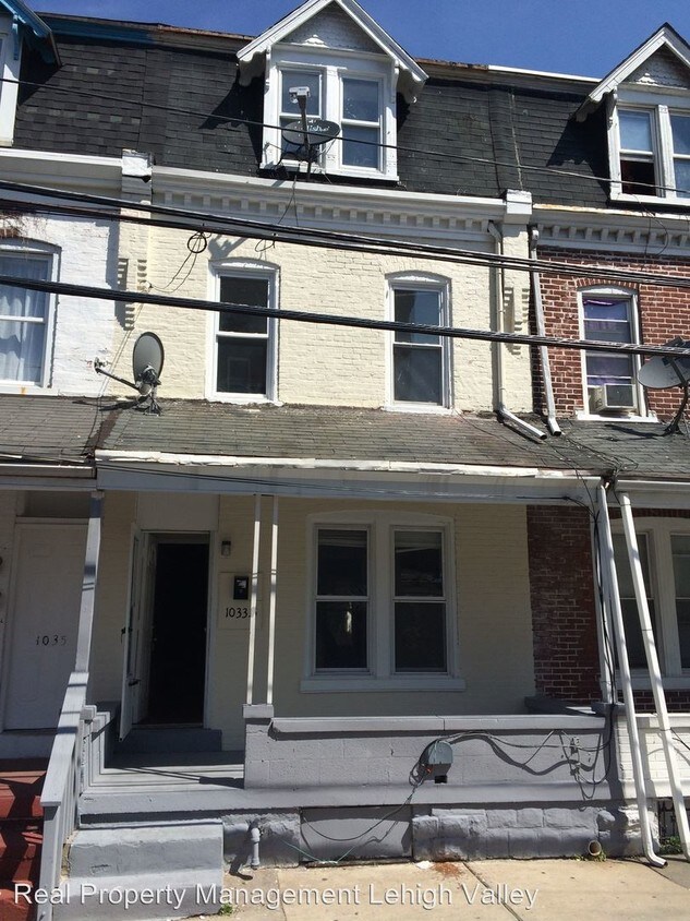 Foto principal - 1033 1/2 W Court St