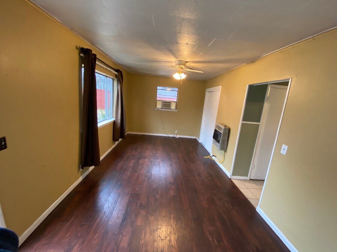 Foto principal - 504 W Cedar St