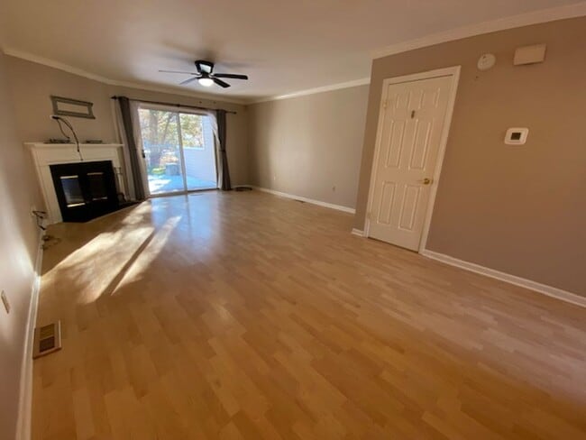 Foto del edificio - Charming 2-Bedroom Townhome in Glades Community!