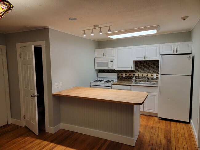 Kitchen - 40 Freebody St
