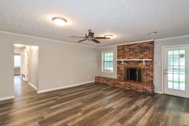 Building Photo - 104 Rosewood Dr
