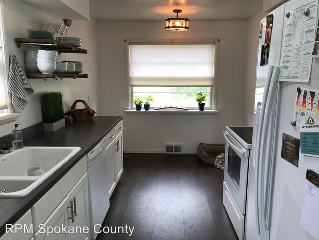Building Photo - 3 br, 2 bath House - 220 W 31st Ave