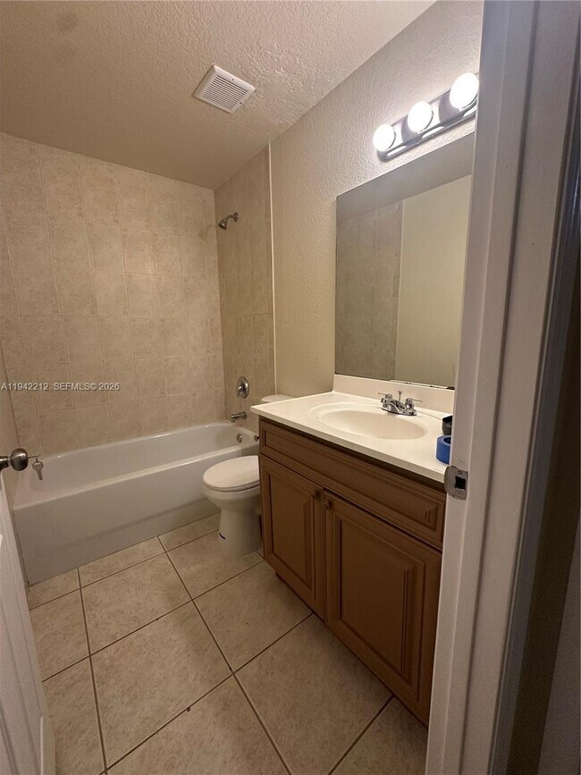 Foto del edificio - 1239 NE 127th St