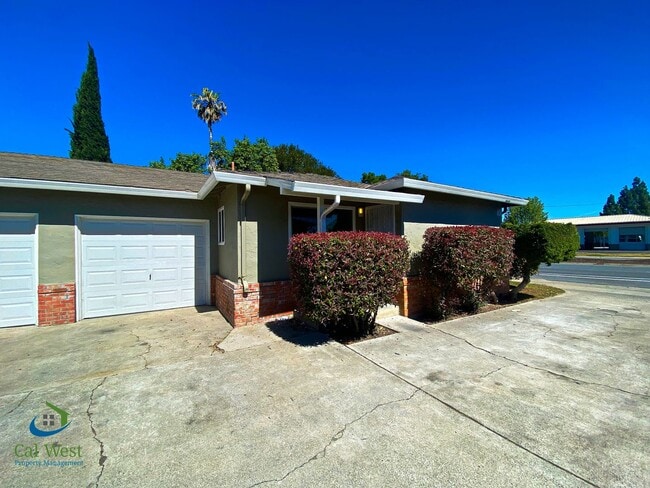 Foto del edificio - 01776 -3619/3621  Camden Avenue