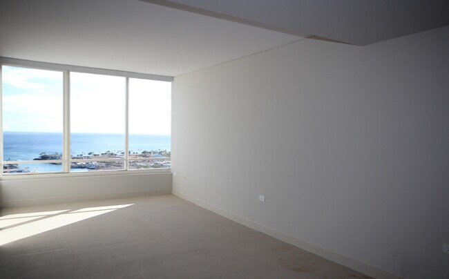Building Photo - Enjoy Luxury Living on the 37th Floor- 1 Bed, 1 Bath, 1 Parking!