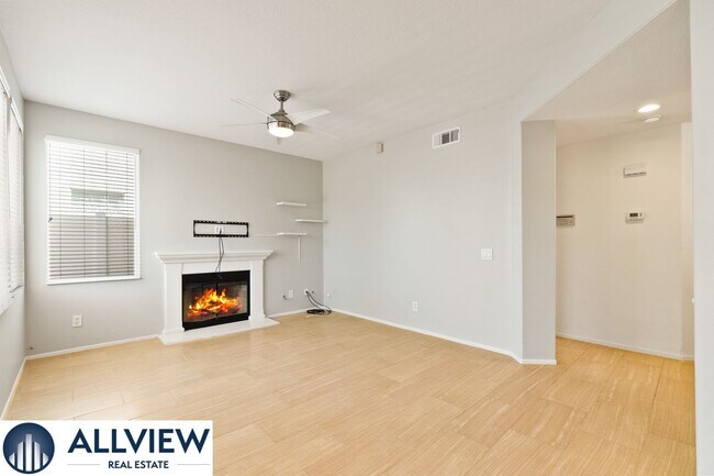 Foto del edificio - Beautifully Updated 4 Bedroom Single Family Home in Peaceful Glen Willow, West Irvine