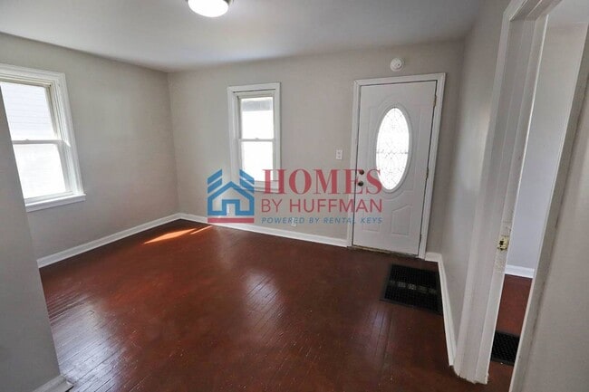 Building Photo - Two Bedroom House | Move In Ready!