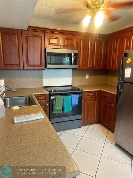 Building Photo - 7690 Tahiti Ln