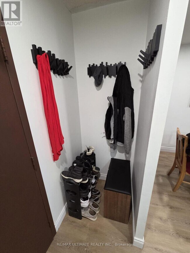 Photo du bâtiment - 390 Dixon Rd